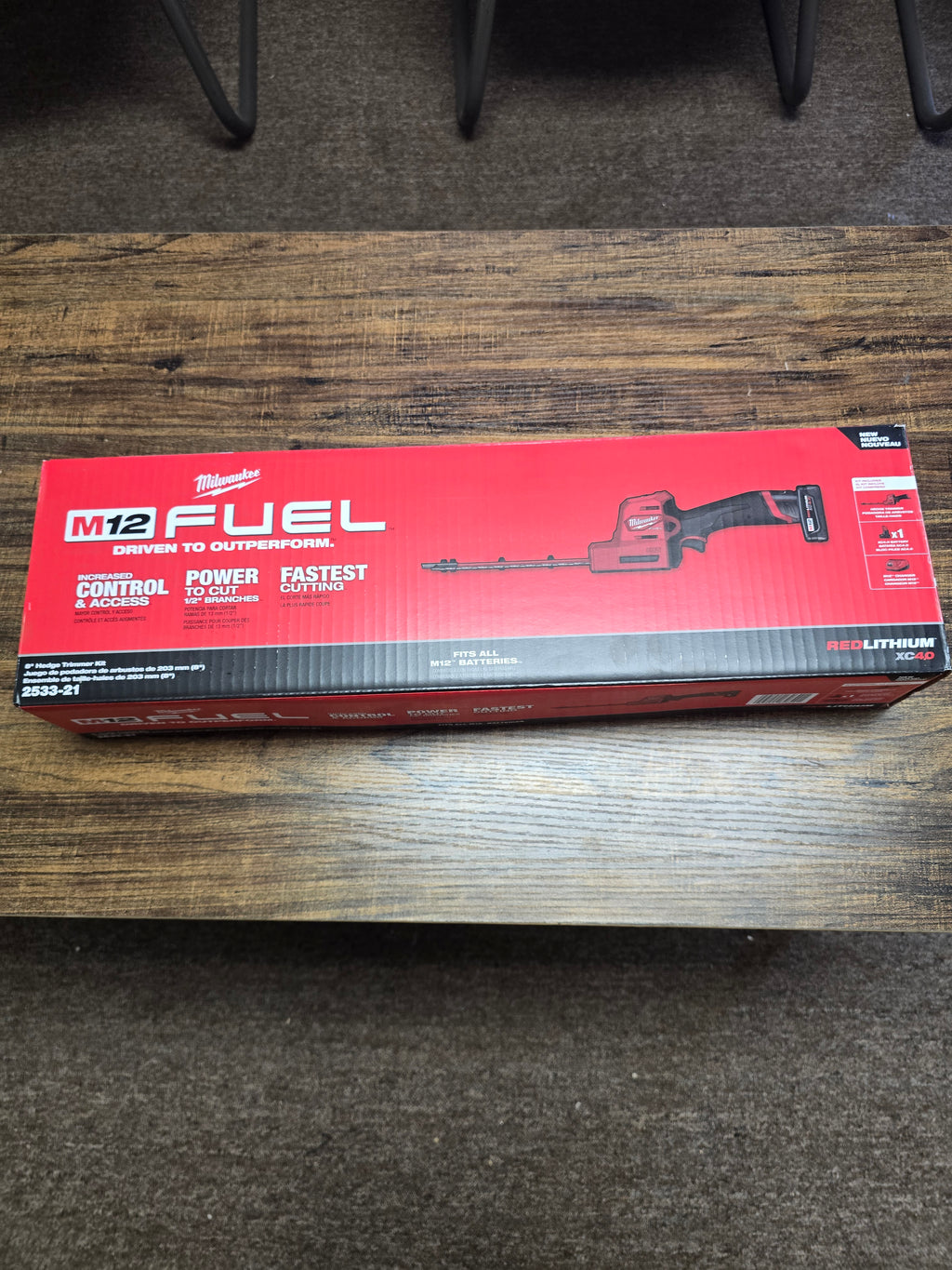 Milwaukee M12 FUEL 8" Hedge Trimmer Kit with XC4.0 Battery & Charger 2533-21