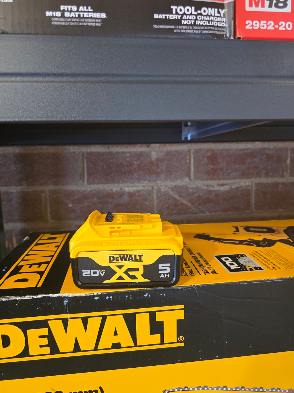 DEWALT 20V MAX 20V 5Ah Lithium Ion Power Tool Battery Pack with Fuel Indicator