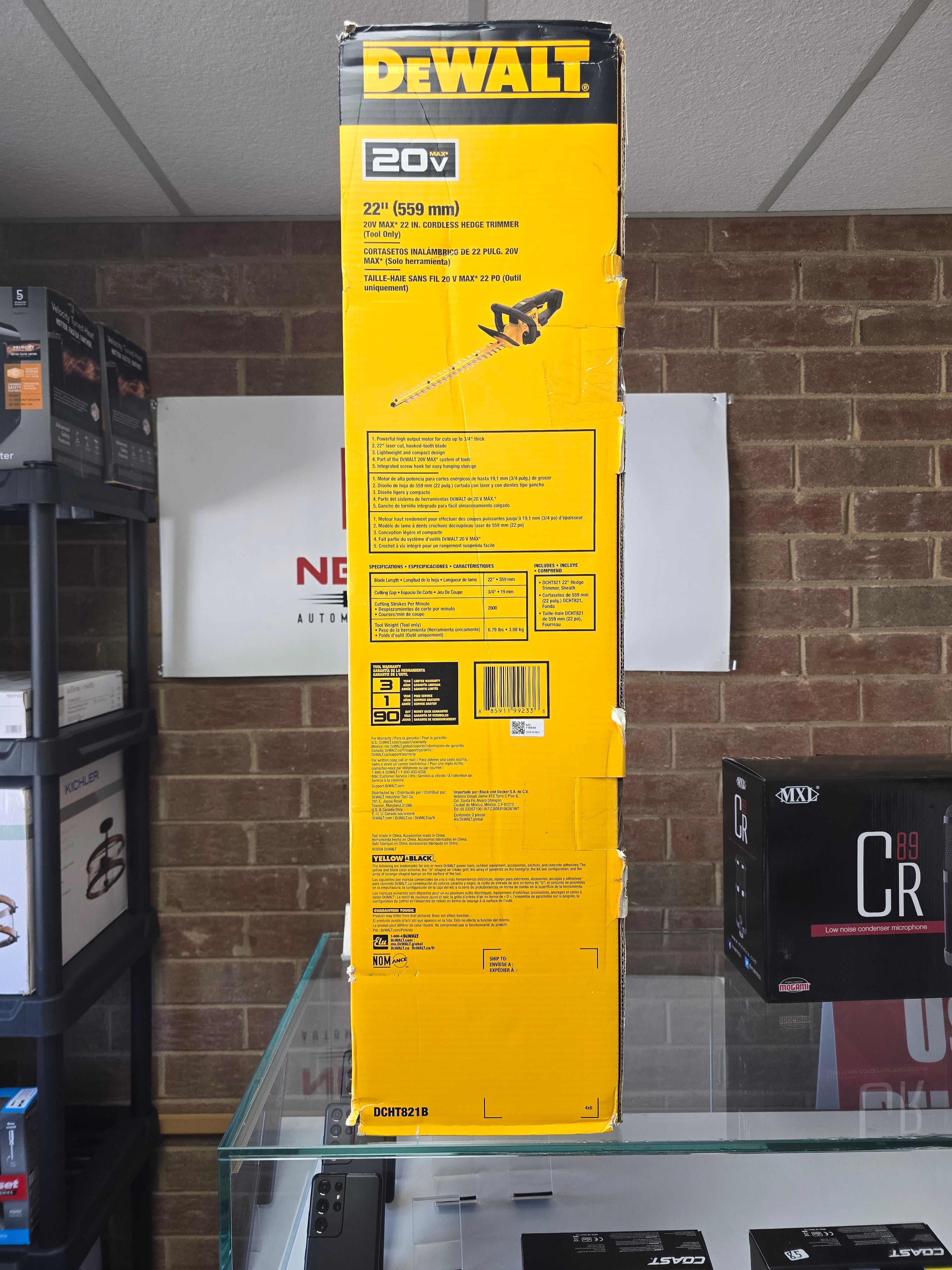 DeWalt DCHT821B 22 in. 20 V Battery Hedge Trimmer Tool Only