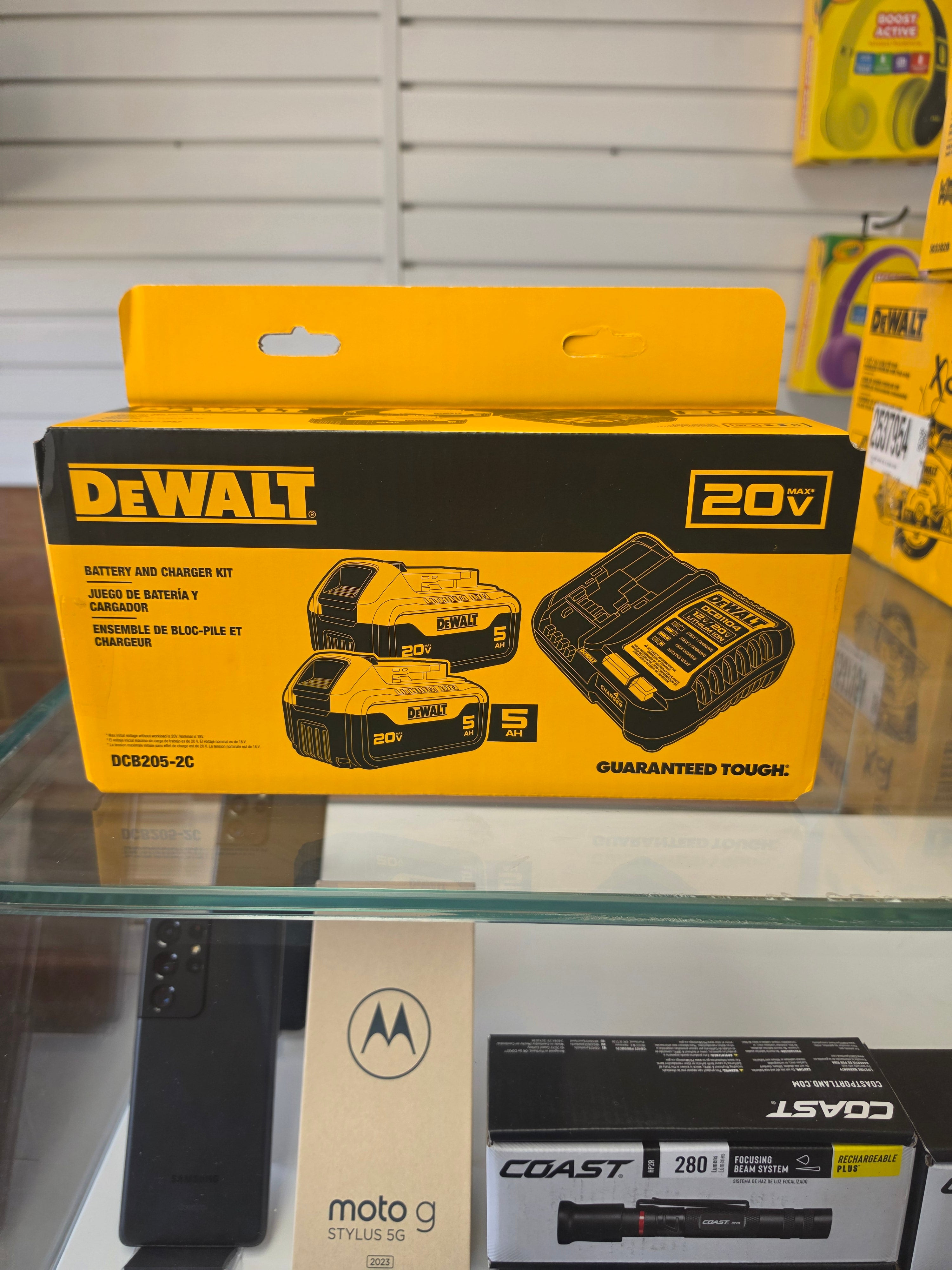 DEWALT DCB205-2C 20V MAX 5Ah Battery & Charger Starter Kit - 3 Piece