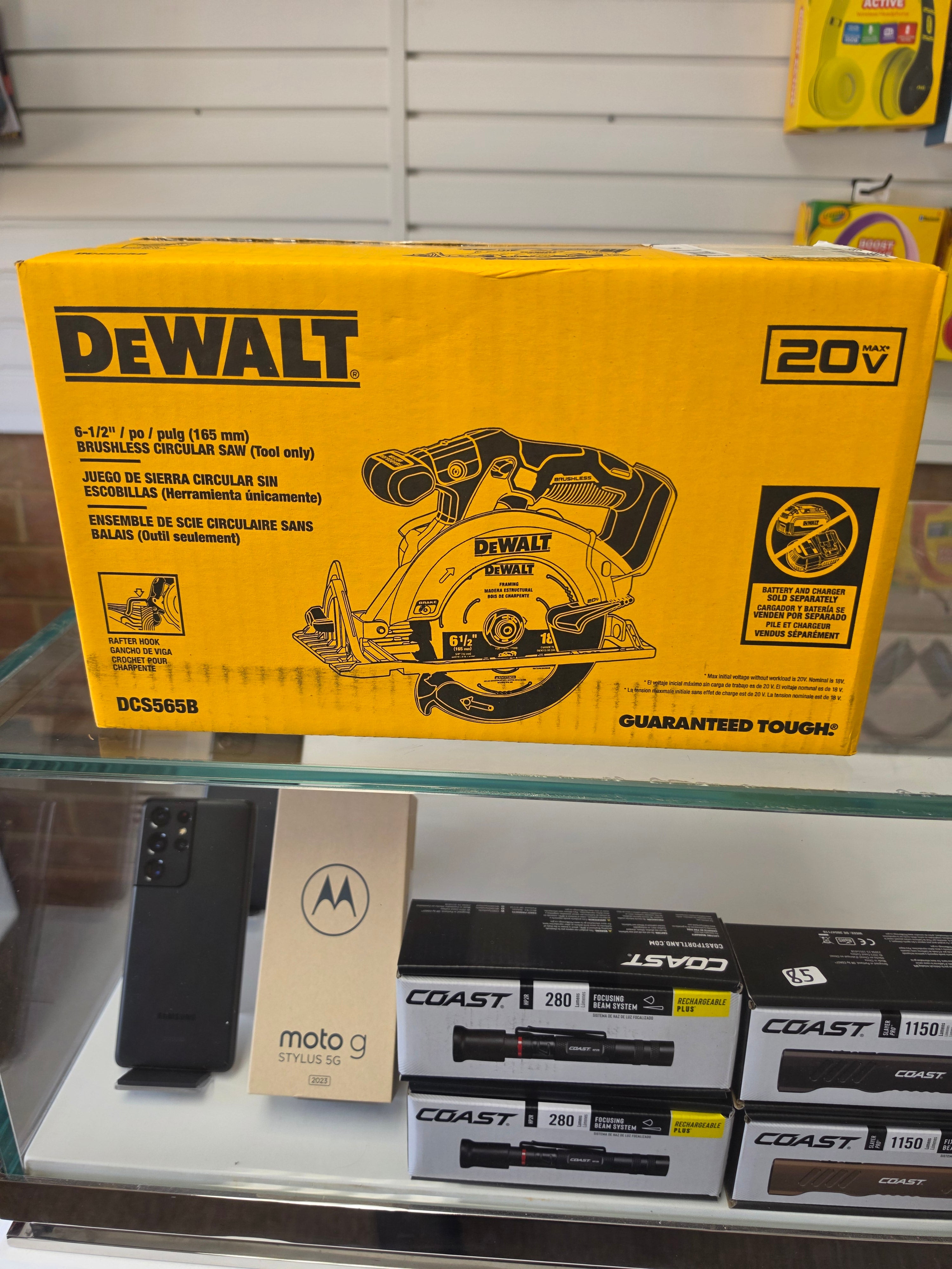 DEWALT 20V MAX XR 6-1/2 in Brushless Cordless Circular Saw - Tool Only