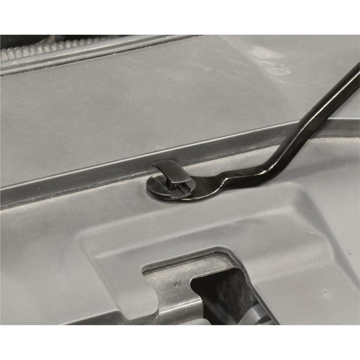 Titan Automotive Clip Remover with Angled Head – 51045